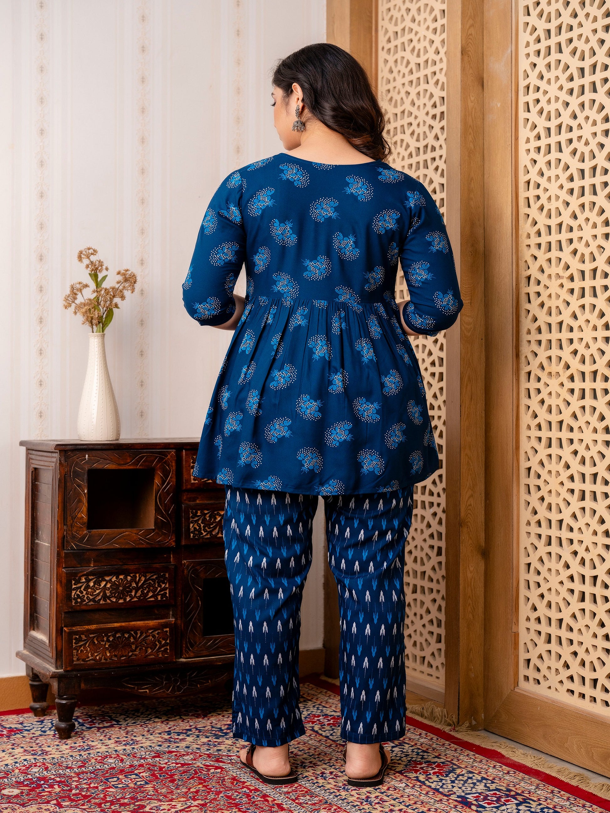 Women Floral Printed Rayon Fit and Flared Maternity and Feeding Kurta and Pant set with both Side Concealed Zips on yoke.